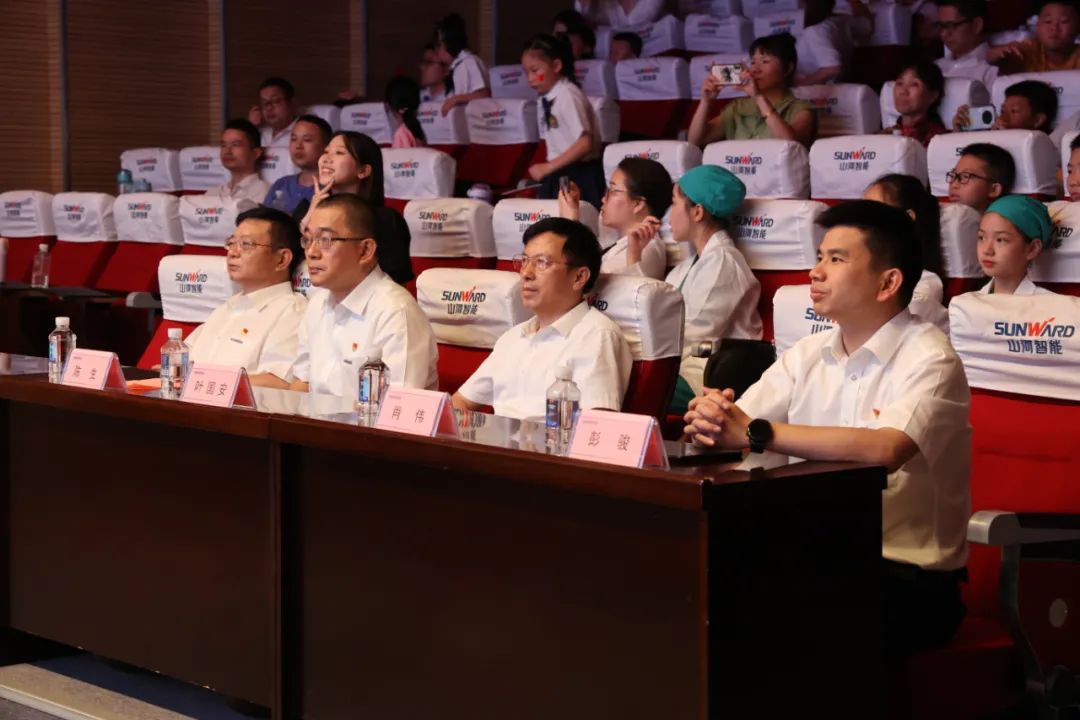 午夜视频高清 - 缤纷“暑”假，不负所“托”！山河智能职工子女暑期托管班结业啦